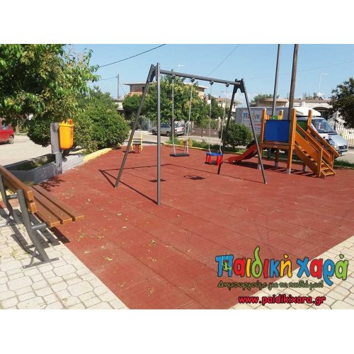 Παιδική χαρά στο Κόροιβο